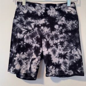 PINK Victoria's Secret Black and White Tie-Dye Board Shorts Size small Yoga